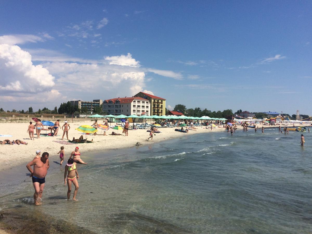 Olimp Hotel Zaliznyi Port Exterior foto